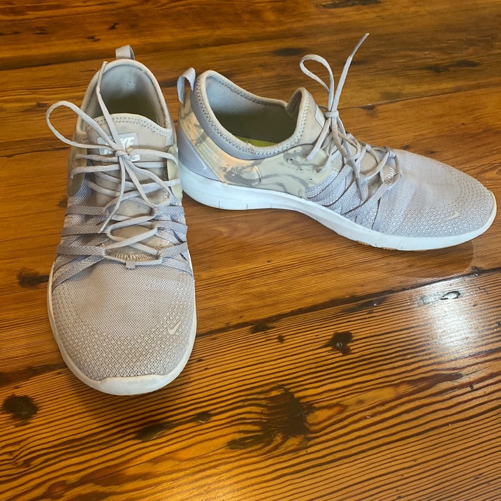 NIKE FREE TR 7 WOMENS ATHLETIC SHOES RUNNING TRAINING WALKING GRAY LOW SIZE 10.5